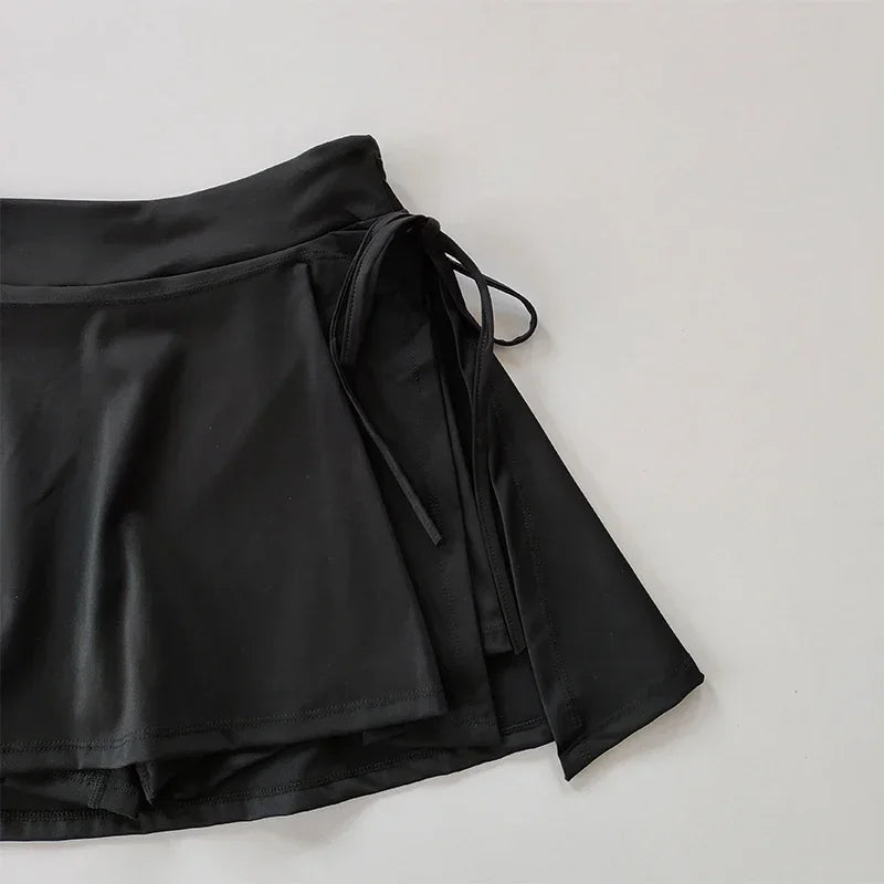Women's high-waist pleated tennis and padel skirt with built-in compression shorts