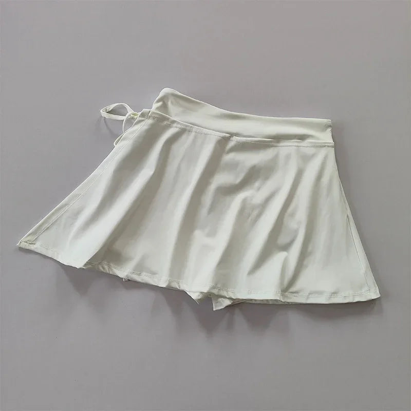 Women's high-waist pleated tennis and padel skirt with built-in compression shorts