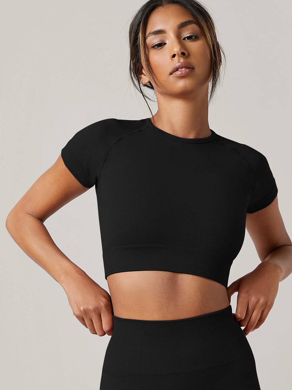 Women's seamless long-sleeve yoga and gym top with compression fit