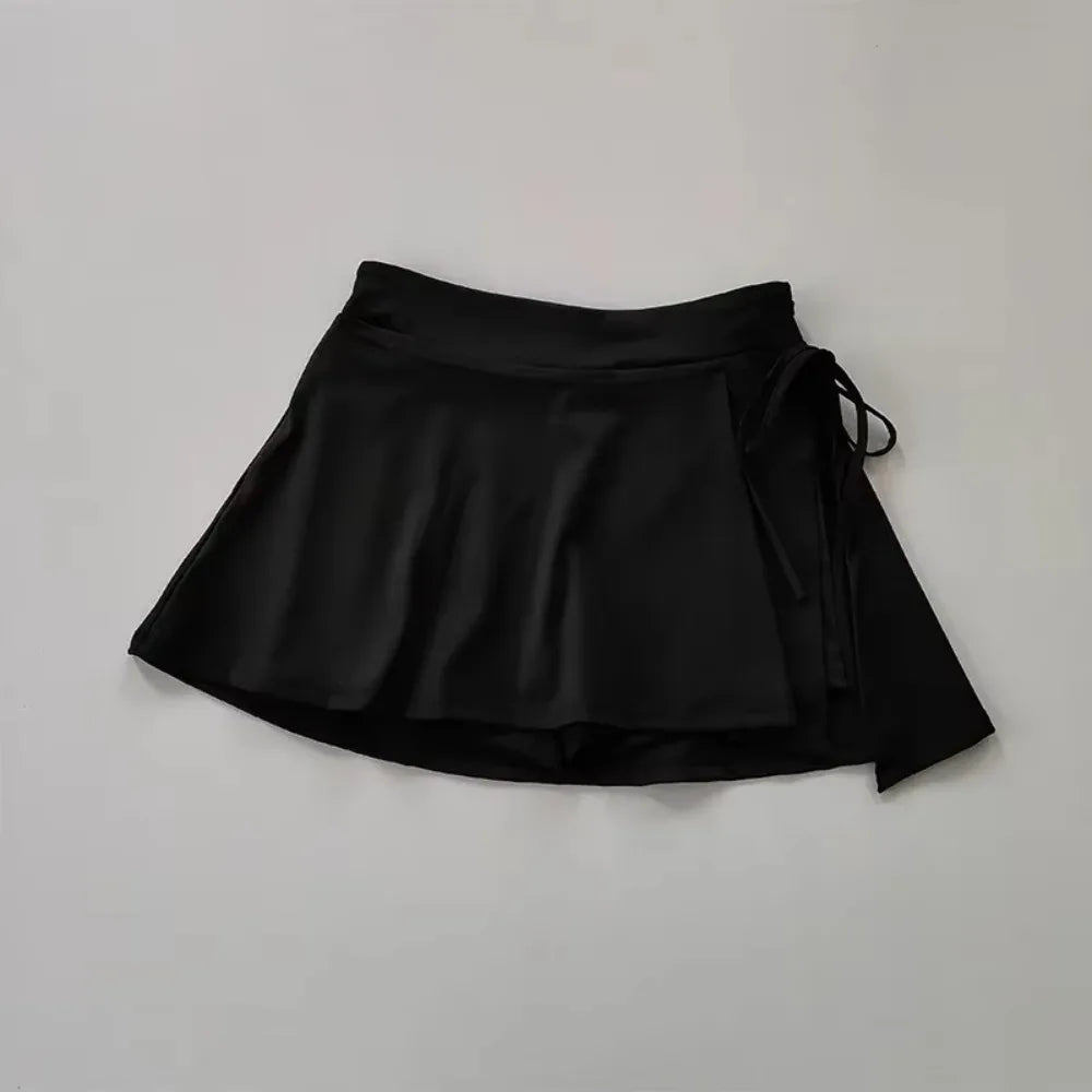 Women's high-waist pleated tennis and padel skirt with built-in compression shorts