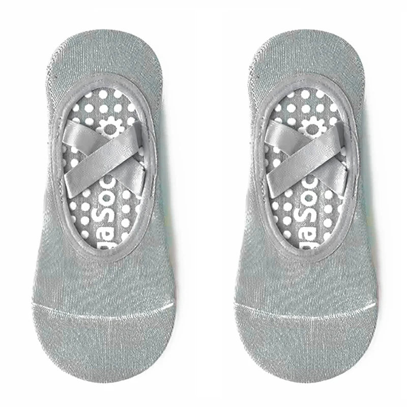 Women's non-slip grip socks for Pilates and yoga with silicone sole