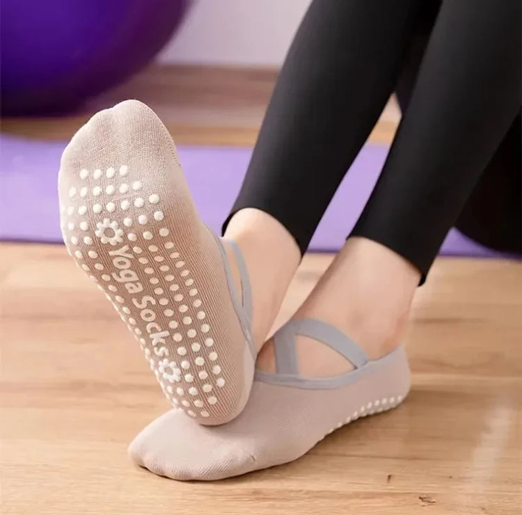 Women's non-slip grip socks for Pilates and yoga with silicone sole