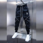 Men's streetwear cargo pants with relaxed fit and multiple cargo pockets