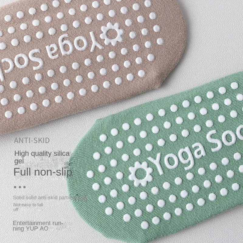 Women's non-slip grip socks for Pilates and yoga with silicone sole